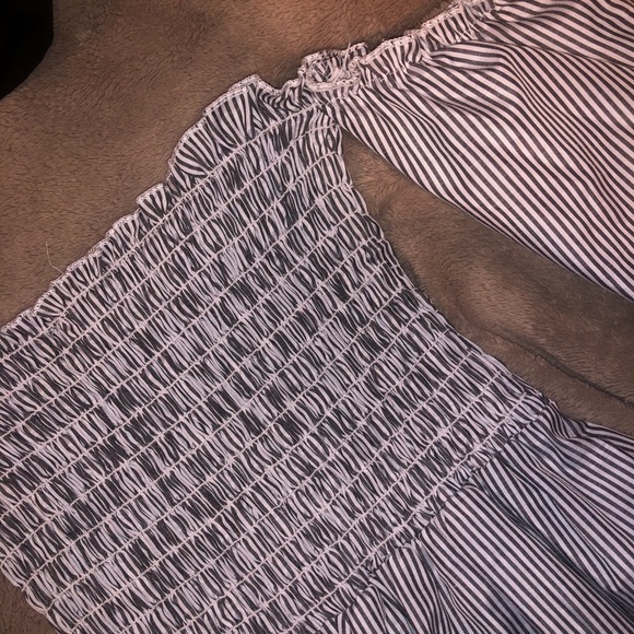 Molly and Erica off the shoulder top size medium - Picture 2 of 3